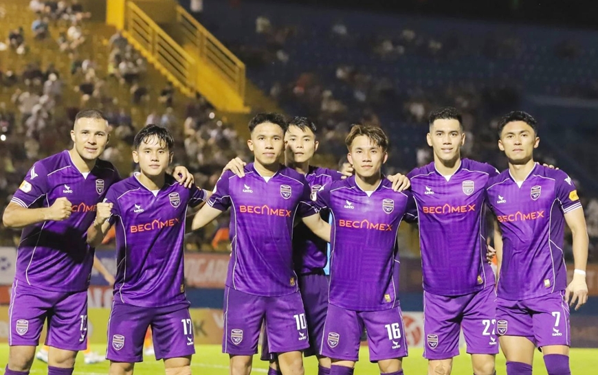 Vòng 18 V-League 2024-2025: Các “ông lớn” sẩy chân
