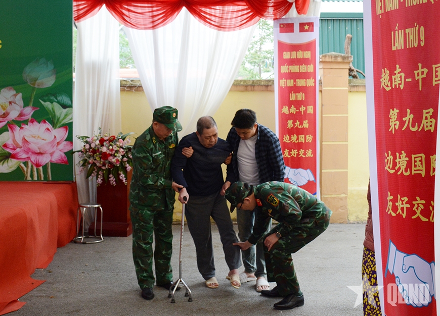 Giao lưu Hữu nghị quốc phòng biên giới Việt - Trung lần thứ 9: Quân y Trung Quốc trình diễn y thuật
