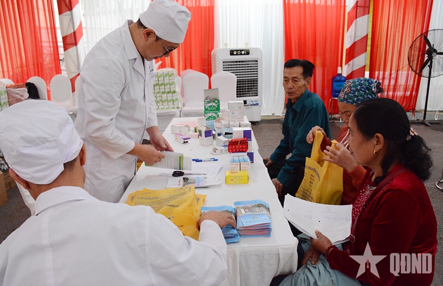 Giao lưu Hữu nghị quốc phòng biên giới Việt - Trung lần thứ 9: Quân y Trung Quốc trình diễn y thuật