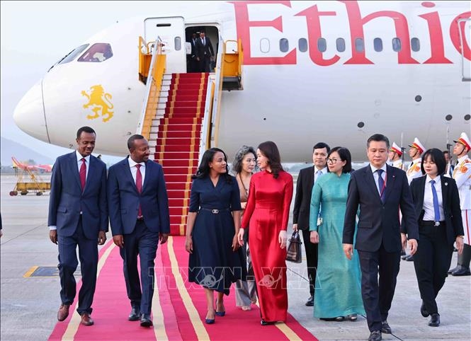 Thủ tướng Ethiopia Abiy Ahmed Ali và phu nhân đến Hà Nội, bắt đầu thăm chính thức Việt Nam
