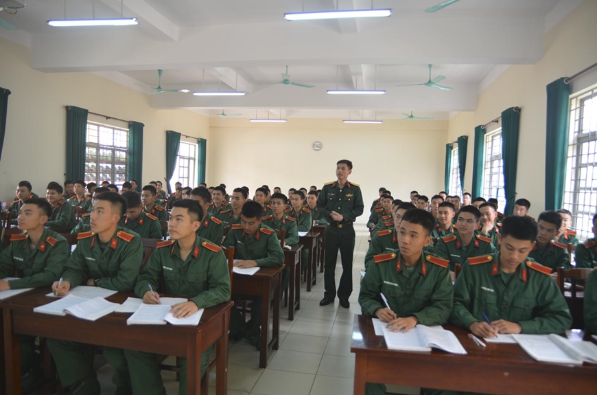 Nhà trường "phải đi trước đơn vị"