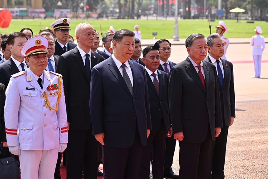 Tổng Bí thư Tô Lâm và Tổng Bí thư, Chủ tịch Trung Quốc Tập Cận Bình vào Lăng viếng Chủ tịch Hồ Chí Minh
