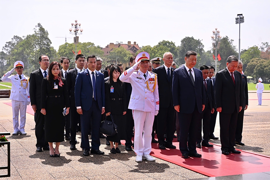 Tổng Bí thư Tô Lâm và Tổng Bí thư, Chủ tịch Trung Quốc Tập Cận Bình vào Lăng viếng Chủ tịch Hồ Chí Minh