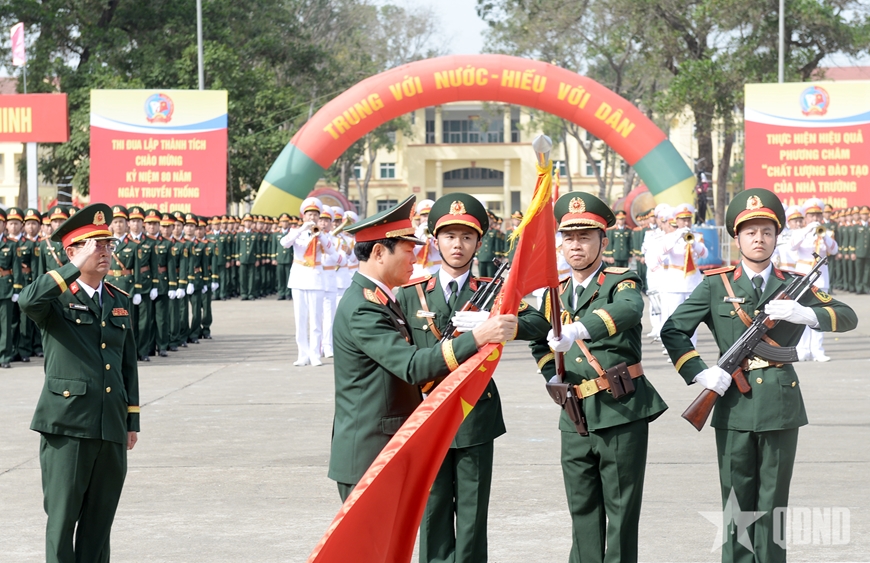 Trường Sĩ quan Lục quân 1 đón nhận Huân chương Bảo vệ Tổ quốc hạng Nhất