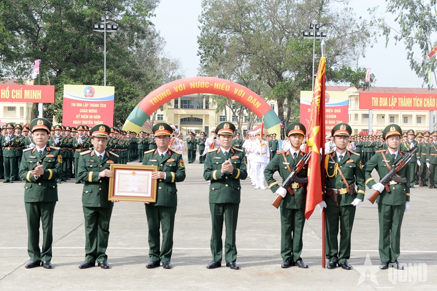 Trường Sĩ quan Lục quân 1 đón nhận Huân chương Bảo vệ Tổ quốc hạng Nhất