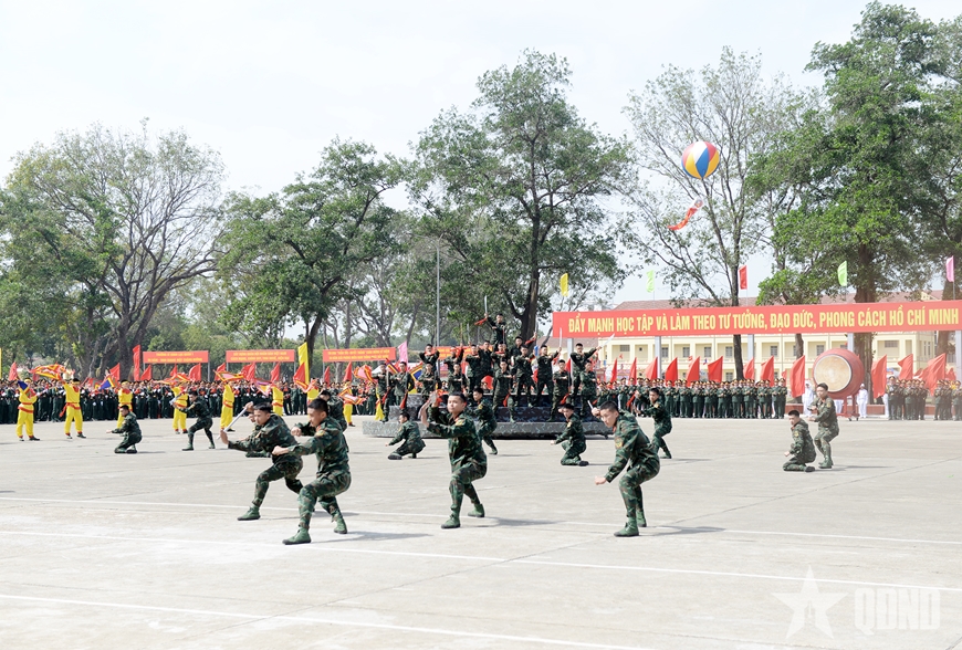 Trường Sĩ quan Lục quân 1 đón nhận Huân chương Bảo vệ Tổ quốc hạng Nhất