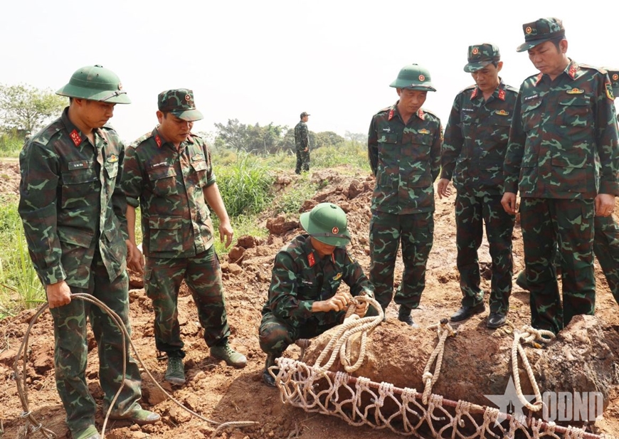 Di dời và hủy nổ thành công 1 quả bom lớn