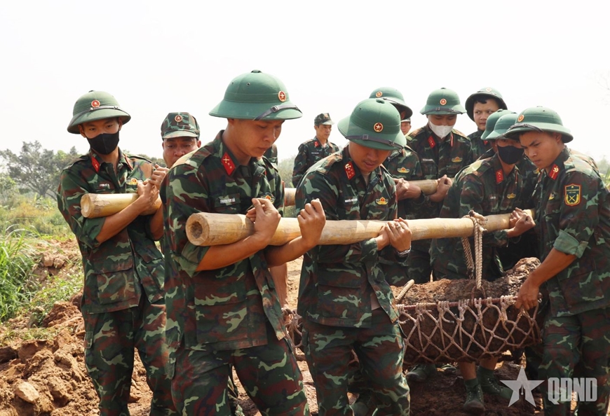 Di dời và hủy nổ thành công 1 quả bom lớn