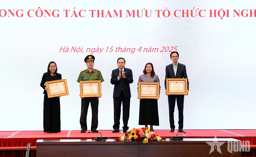 Chủ tịch Quốc hội Trần Thanh Mẫn dự cuộc họp Tổng kết công tác tổ chức Hội nghị Ban Chấp hành Liên minh Nghị viện Pháp ngữ