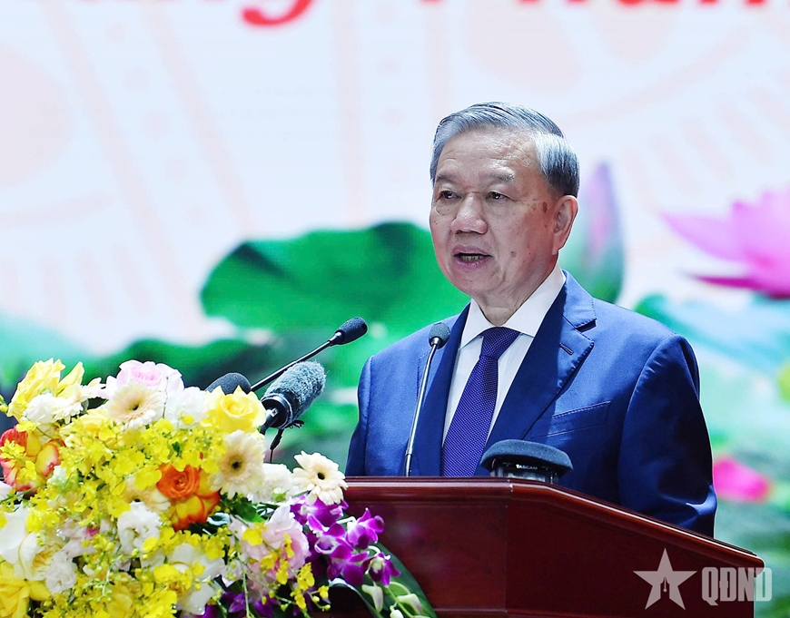 Tổng Bí thư Tô Lâm gặp mặt cán bộ lão thành cách mạng, người có công, gia đình chính sách tiêu biểu khu vực miền Bắc