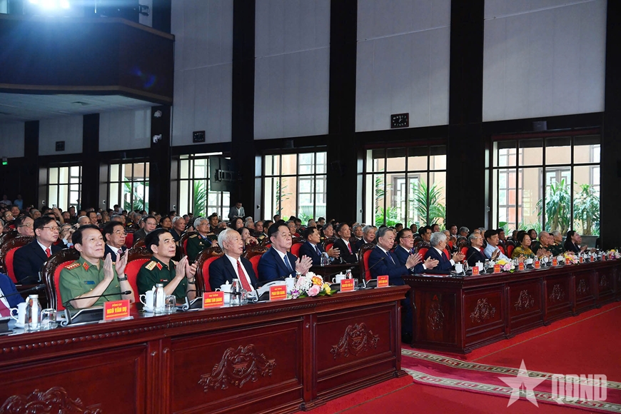 Tổng Bí thư Tô Lâm gặp mặt cán bộ lão thành cách mạng, người có công, gia đình chính sách tiêu biểu khu vực miền Bắc
