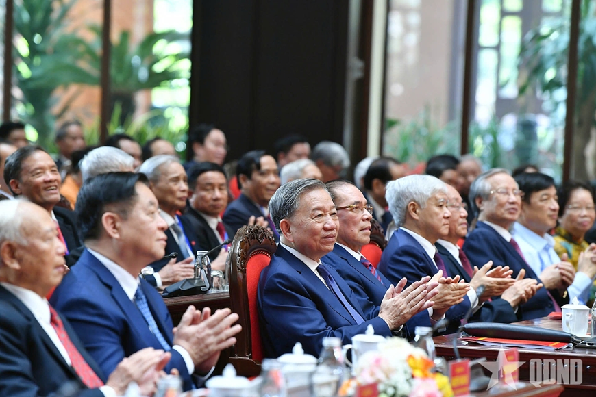 Tổng Bí thư Tô Lâm gặp mặt cán bộ lão thành cách mạng, người có công, gia đình chính sách tiêu biểu khu vực miền Bắc