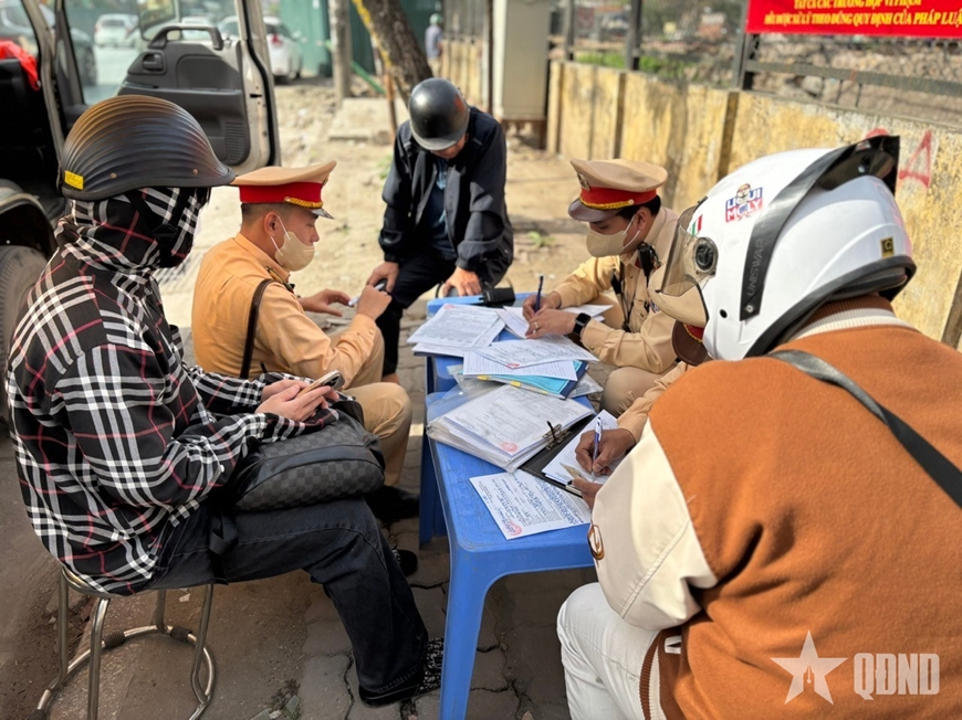 Hà Nội: Cảnh sát giao thông quyết liệt xử lý vi phạm trật tự, an toàn giao thông