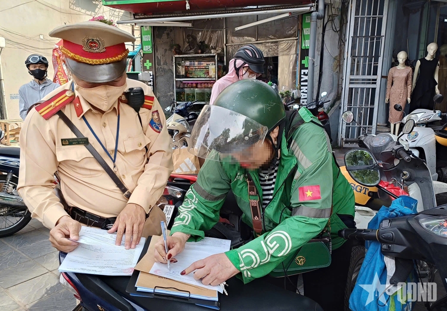 Hà Nội: Cảnh sát giao thông quyết liệt xử lý vi phạm trật tự, an toàn giao thông