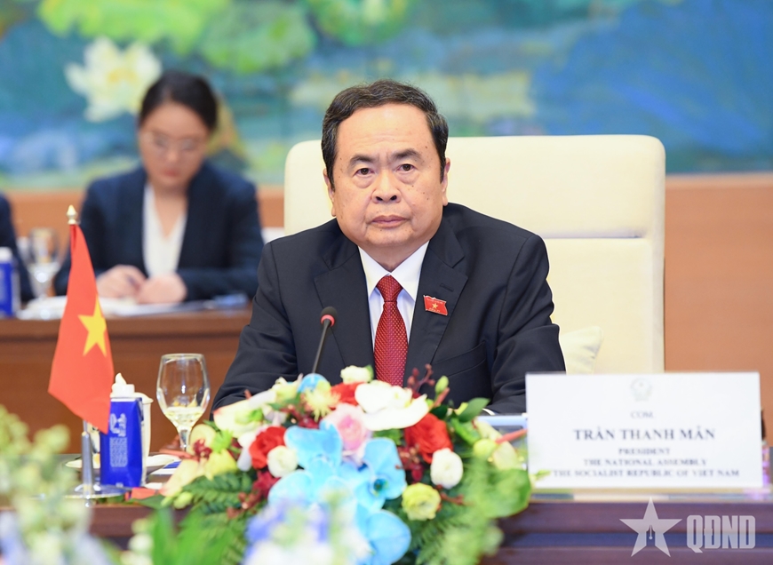 Chủ tịch Quốc hội Trần Thanh Mẫn hội kiến Thủ tướng Cộng hòa dân chủ nhân dân Lào