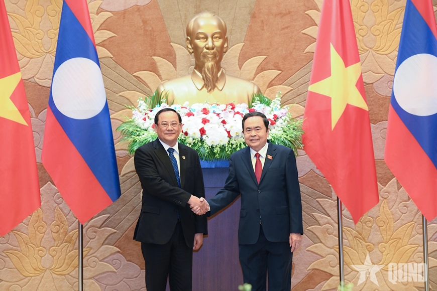Chủ tịch Quốc hội Trần Thanh Mẫn hội kiến Thủ tướng Cộng hòa dân chủ nhân dân Lào