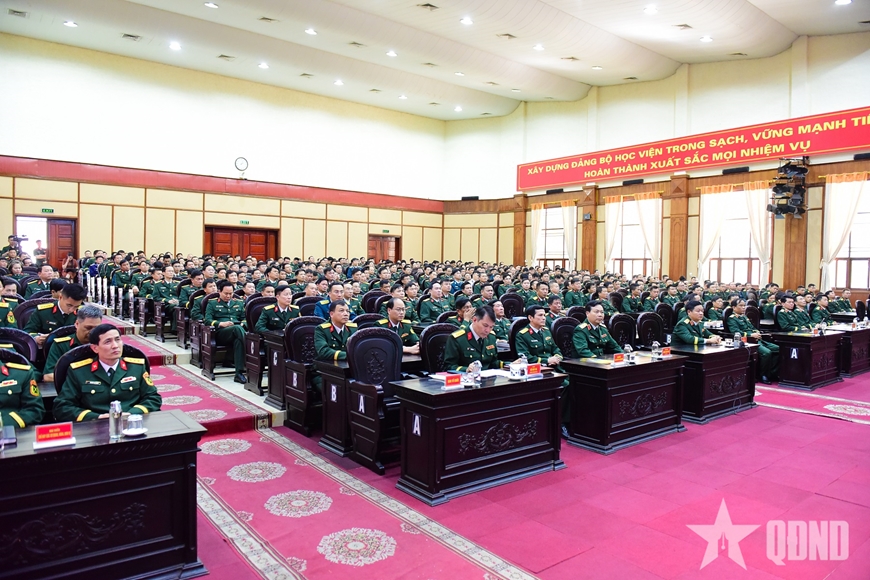 Các đại biểu, học viên dự Lễ khai giảng. 
