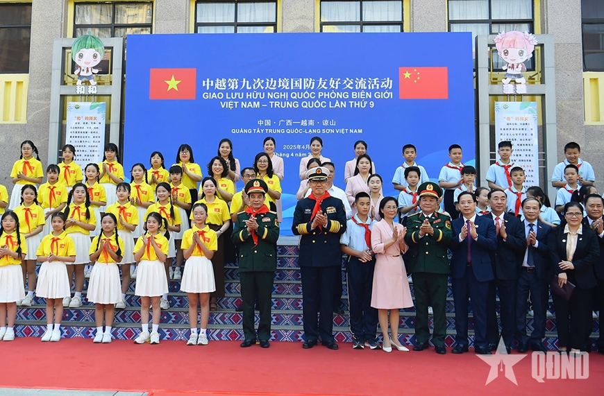 Bộ trưởng Phan Văn Giang và Bộ trưởng Đổng Quân thăm Trường Tiểu học số 4