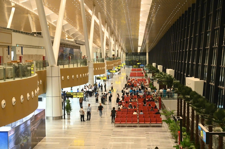 Nhà ga T3 sân bay Tân Sơn Nhất khai thác chuyến bay thương mai đầu tiên