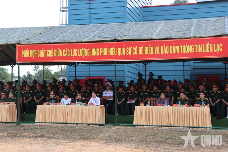 Tham quan thực hành khắc phục sự cố vỡ đê, hồ, đập