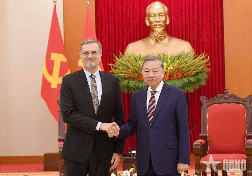 Tổng Bí thư Tô Lâm tiếp Đại sứ Cộng hòa Pháp Olivier Brochet