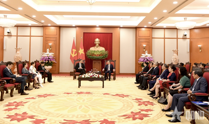 Tổng Bí thư Tô Lâm tiếp Đại sứ Cộng hòa Pháp Olivier Brochet