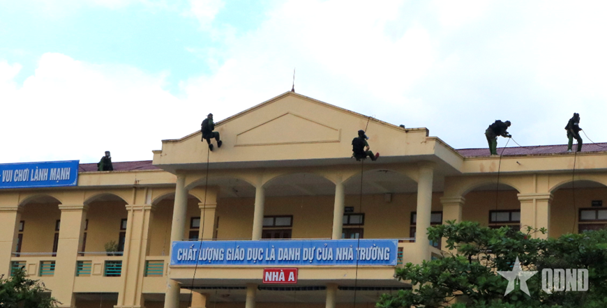 Lực lượng vũ trang huyện Thủy Nguyên diễn tập chống khủng bố, năm 2023. Ảnh đơn vị cung cấp