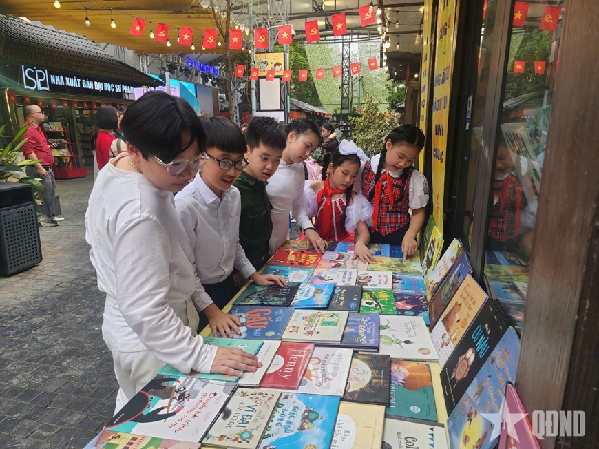 Hà Nội: Sôi động các hoạt động các hoạt động hưởng ứng Ngày sách và văn hóa đọc Việt Nam lần thứ 4