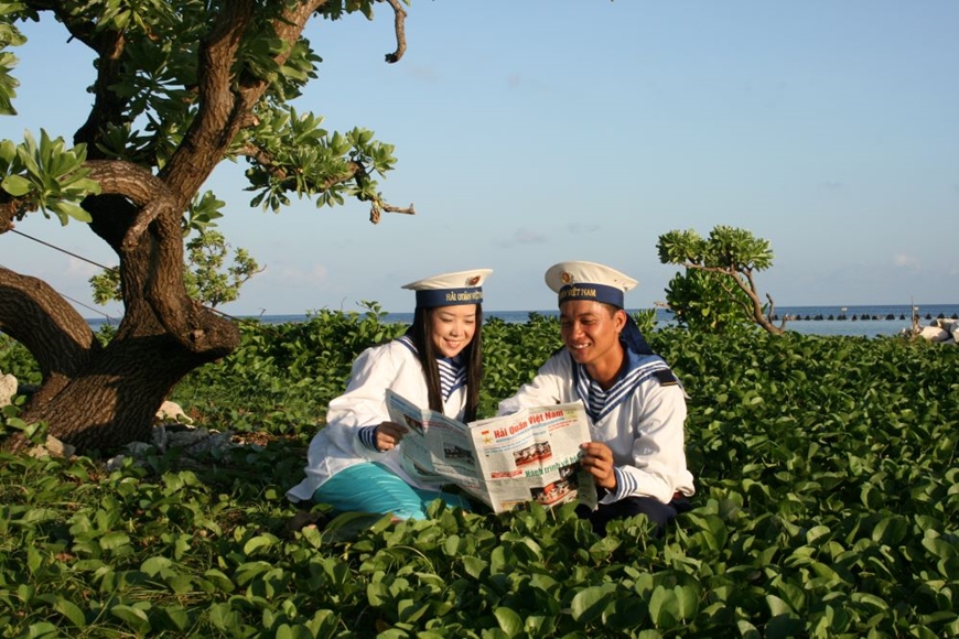 Vững vàng và nghĩa tình giữa trùng khơi Tổ quốc
