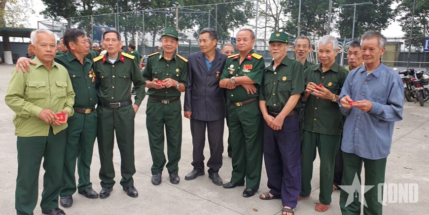  Niềm vui gặp mặt đồng đội của các cựu chiến binh.