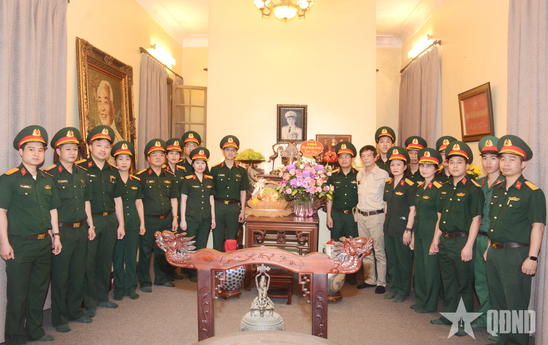 Đoàn đại biểu Cục Xăng dầu thắp hương tri ân Đại tướng Võ Nguyên Giáp