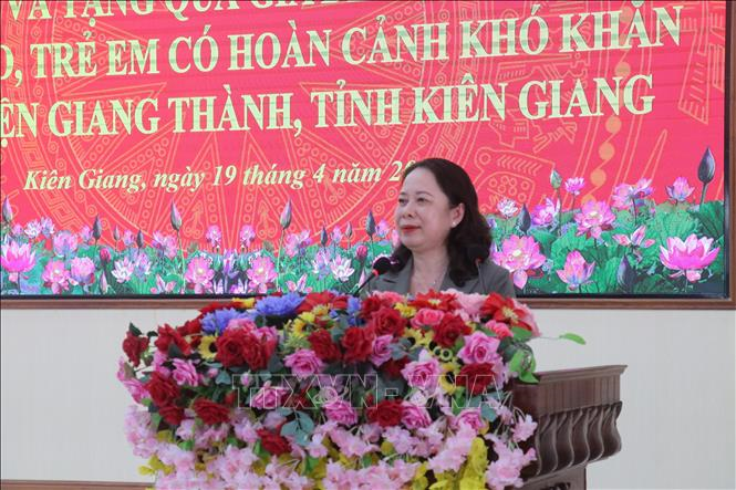 Phó chủ tịch nước Võ Thị Ánh Xuân thăm và làm việc tại Trung đoàn 20, Sư đoàn 330, Quân khu 9