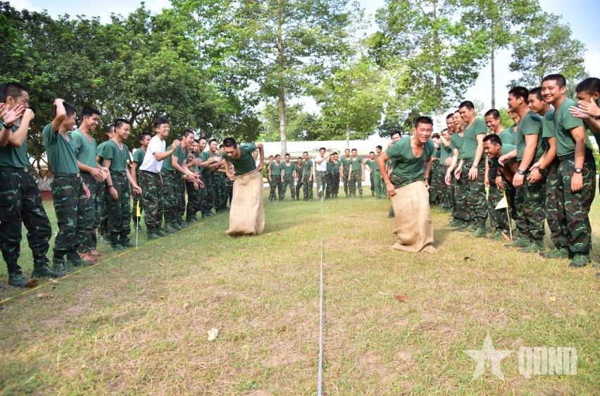 Quản lý tư tưởng bộ đội: Khó vẫn có cách!
