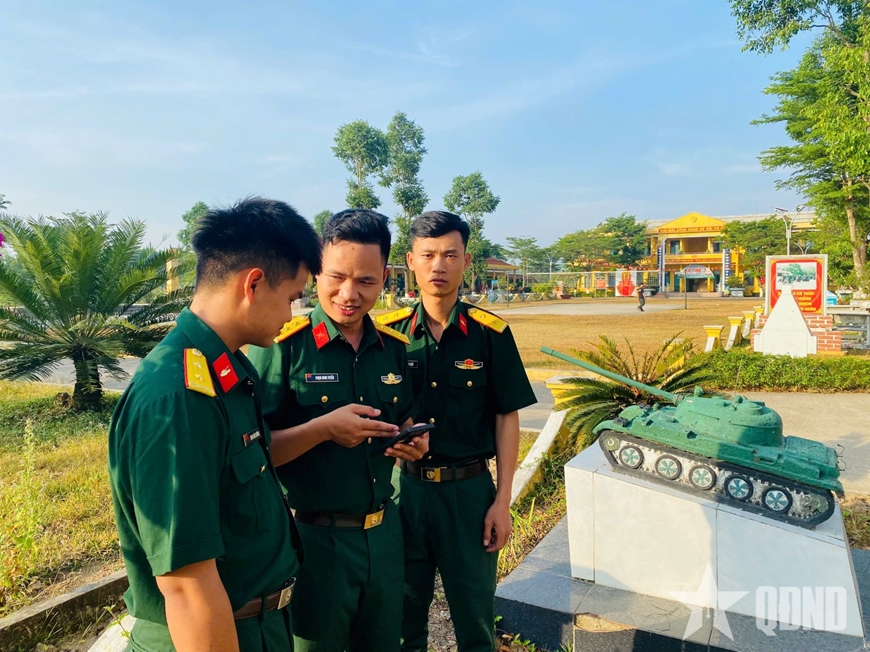 Cùng AI giải quyết tình huống tư tưởng, kỷ luật