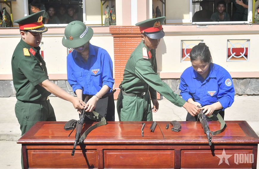 An Giang: Sôi nổi hoạt động “Một ngày làm chiến sĩ” An Giang: Sôi nổi hoạt động “Một ngày làm chiến sĩ”