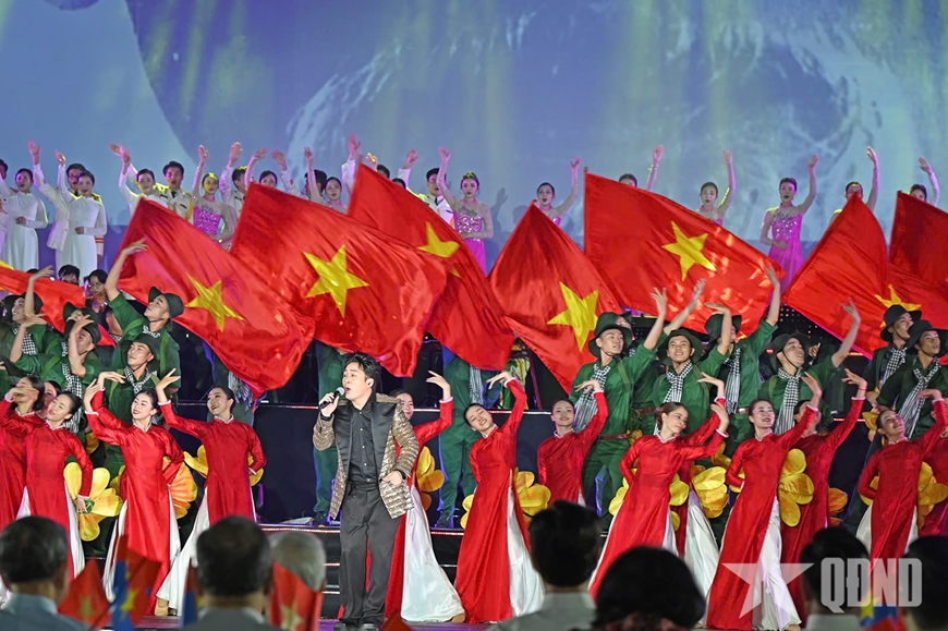 Tổng Bí thư Tô Lâm dự chương trình nghệ thuật “Đất nước trọn niềm vui”