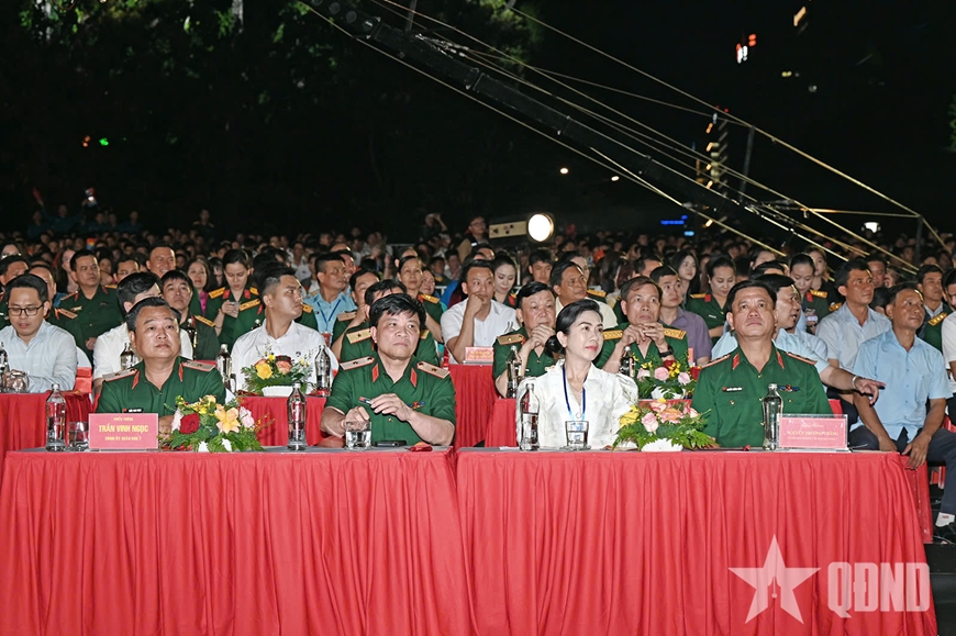 Tổng Bí thư Tô Lâm dự chương trình nghệ thuật “Đất nước trọn niềm vui”
