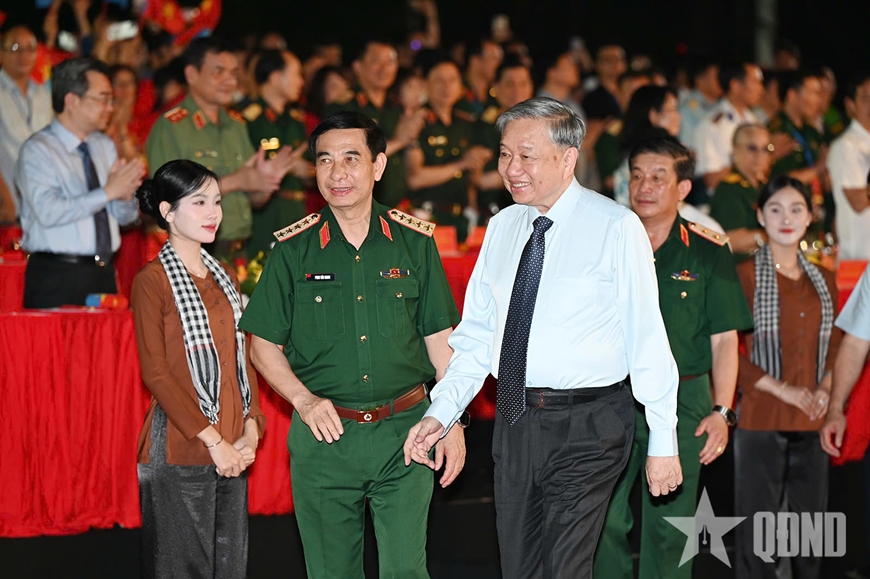 Tổng Bí thư Tô Lâm dự chương trình nghệ thuật “Đất nước trọn niềm vui”