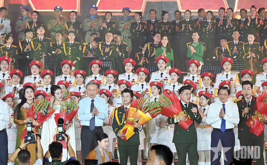 Tổng Bí thư Tô Lâm dự chương trình nghệ thuật “Đất nước trọn niềm vui”