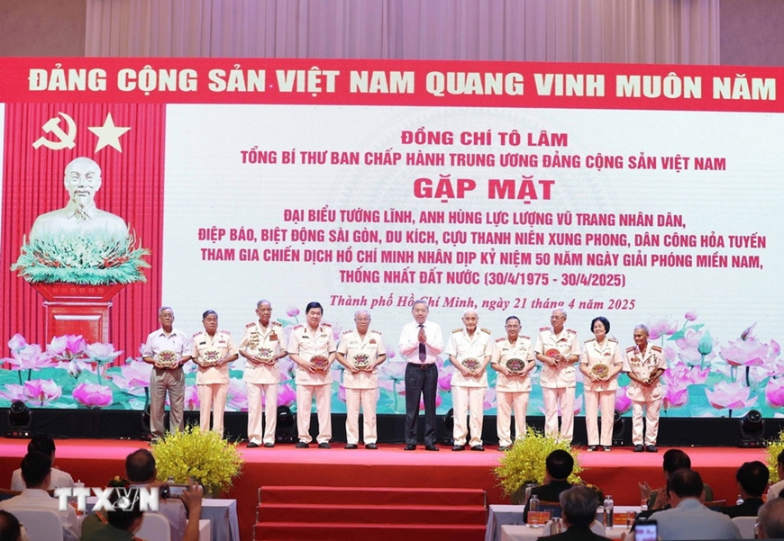 Tổng Bí thư Tô Lâm gặp mặt đại biểu tướng lĩnh, Anh hùng LLVT nhân dân, điệp báo, biệt động Sài Gòn, du kích, cựu TNXP, dân công hỏa tuyến
