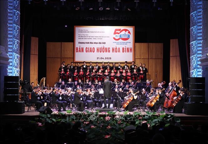 Tổng Bí thư Tô Lâm dự Chương trình hòa nhạc đặc biệt “Bản giao hưởng hòa bình”