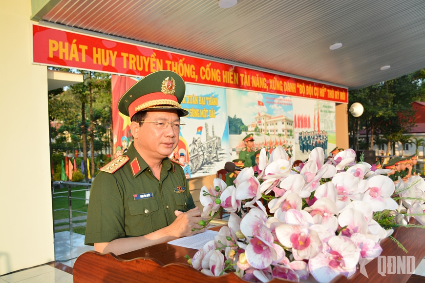 Thượng tướng Trịnh Văn Quyết thăm, động viên các khối diễu binh, diễu hành