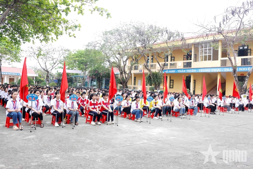 Cục Chính trị Quân khu 1 và Trường THCS Chùa Hang II: Tuyên truyền kỷ niệm 50 năm Ngày giải phóng miền Nam, thống nhất đất nước