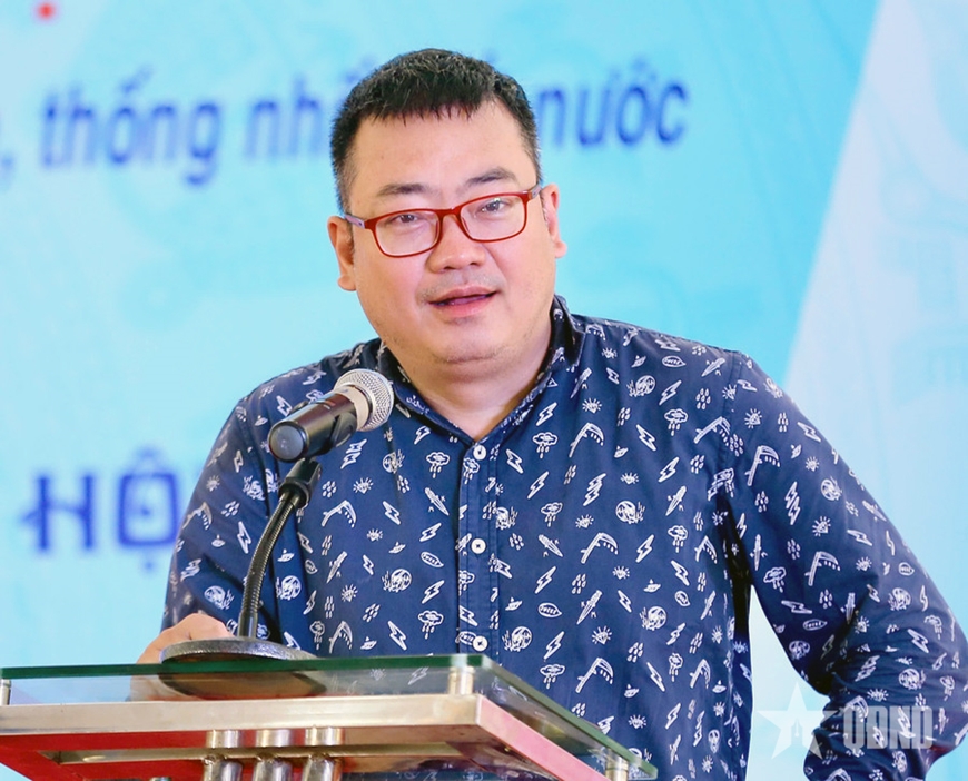 Ông Nguyễn Cảnh Bình, Chủ tịch HĐQT, người sáng lập Công ty Cổ phần Sách Alpha Books phát biểu tại buổi lễ.