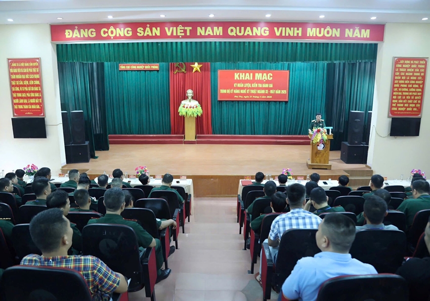 Tổng cục Công nghiệp Quốc phòng khai mạc huấn luyện, kiểm tra đánh giá trình độ kỹ thuật xe-máy