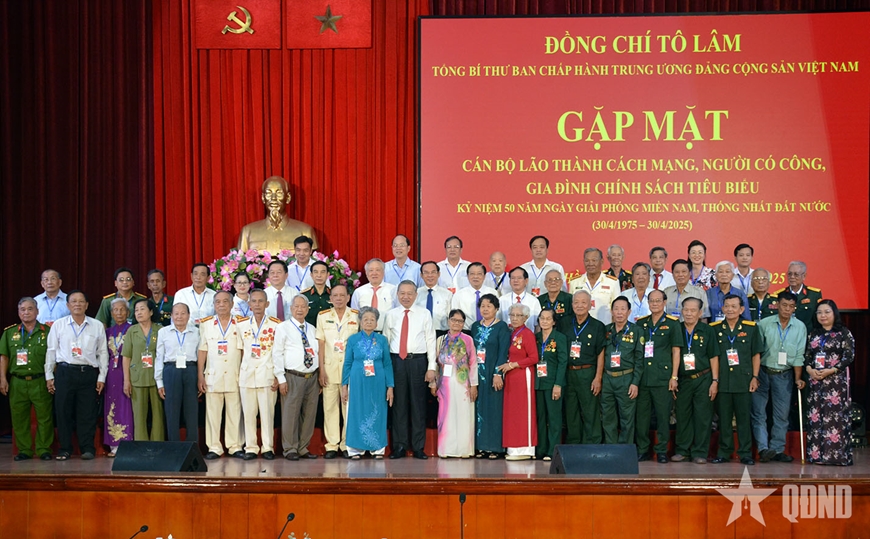 Tổng Bí thư Tô Lâm gặp mặt cán bộ lão thành cách mạng, người có công, gia đình chính sách tiêu biểu khu vực miền Nam