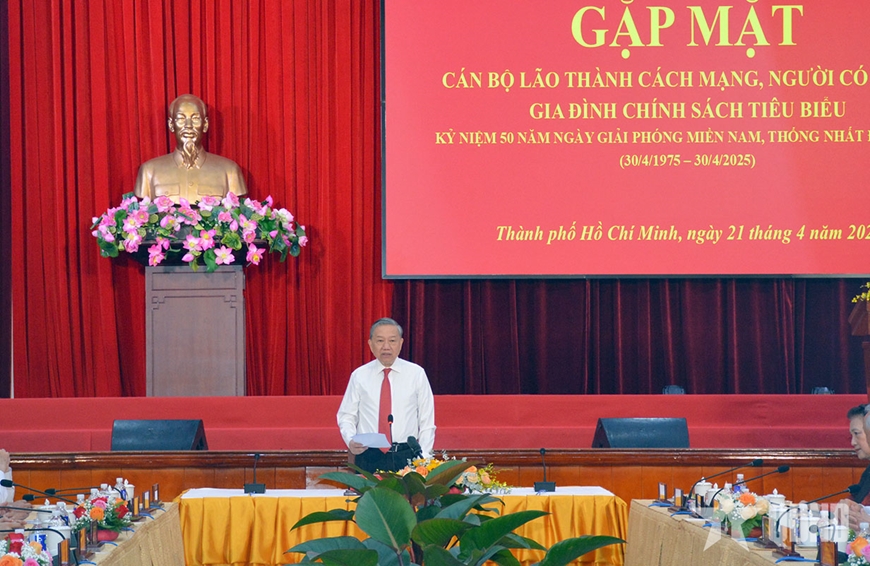 Tổng Bí thư Tô Lâm gặp mặt cán bộ lão thành cách mạng, người có công, gia đình chính sách tiêu biểu khu vực miền Nam