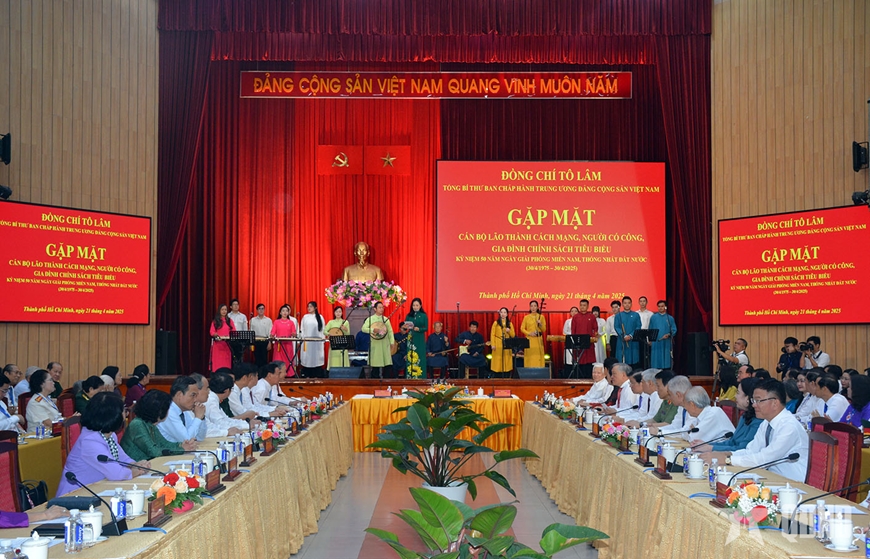 Tổng Bí thư Tô Lâm gặp mặt cán bộ lão thành cách mạng, người có công, gia đình chính sách tiêu biểu khu vực miền Nam