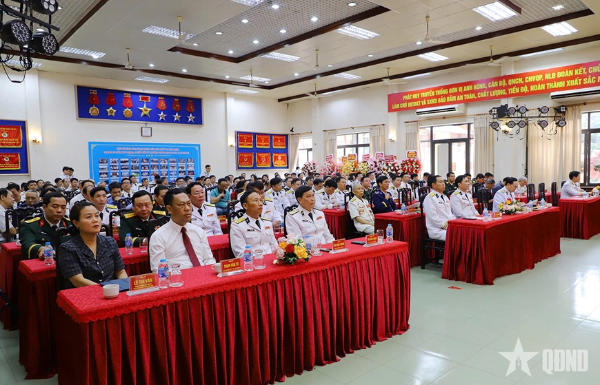 Các đại biểu dự lễ kỷ niệm.