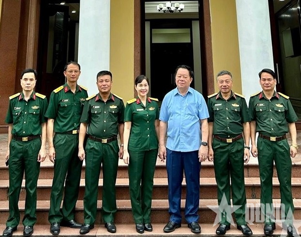 Lãnh đạo Tổng cục Chính trị Quân đội nhân dân Việt Nam thăm, tặng quà đồng chí Nguyễn Trọng Nghĩa